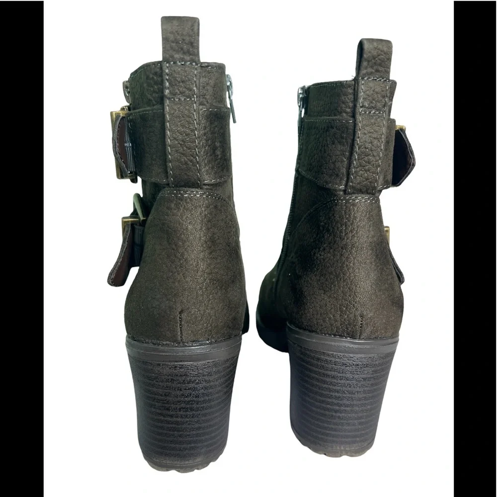Women's WHITE MOUNTAIN Gilmour Double Buckled Army-Green Ankle Boots Lug Sole 9M - Picture 3 of 9